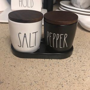 Rae Dunn Salt & pepper